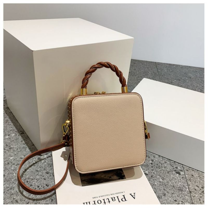 sac bandoulière femme rétro brodé vue arriere